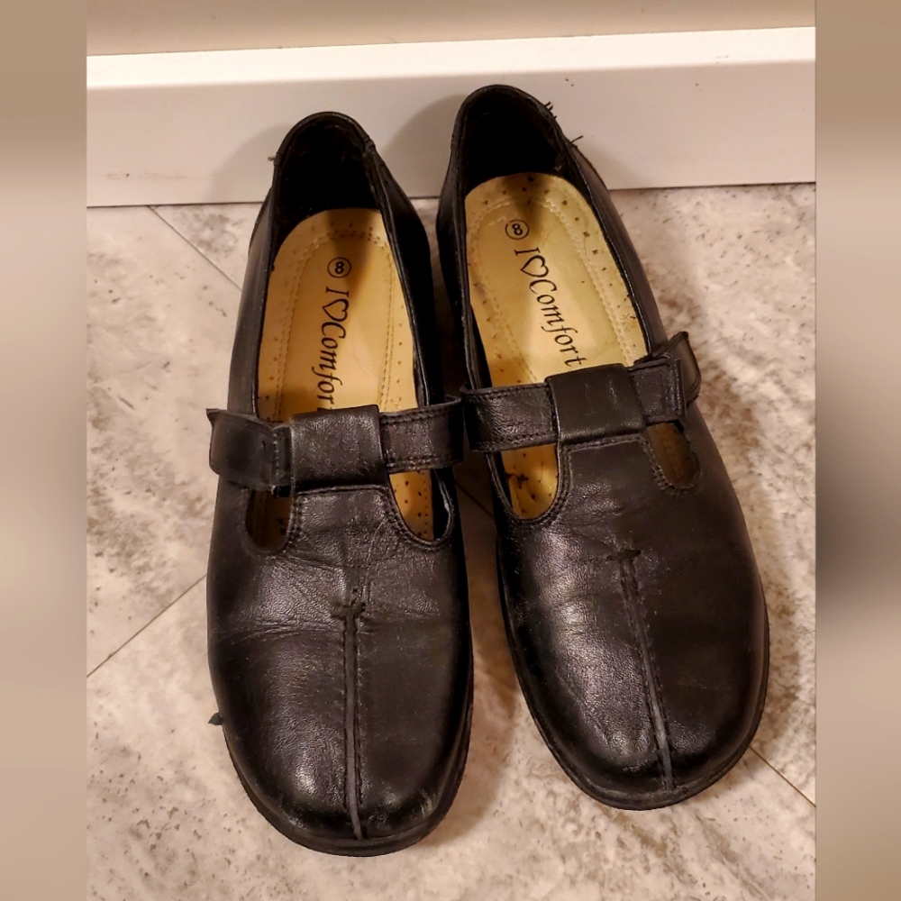 8/$30  🖤 comfortable flat leather shoes